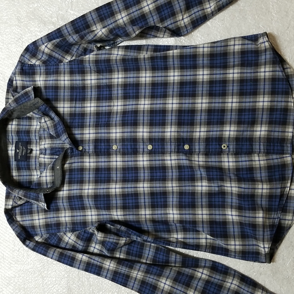 American Eagle Seriously Soft Classic Fit Long Sleeve Button Up Shirt - Picture 3 of 6